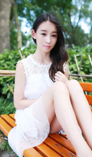 美女光不溜溜的样子